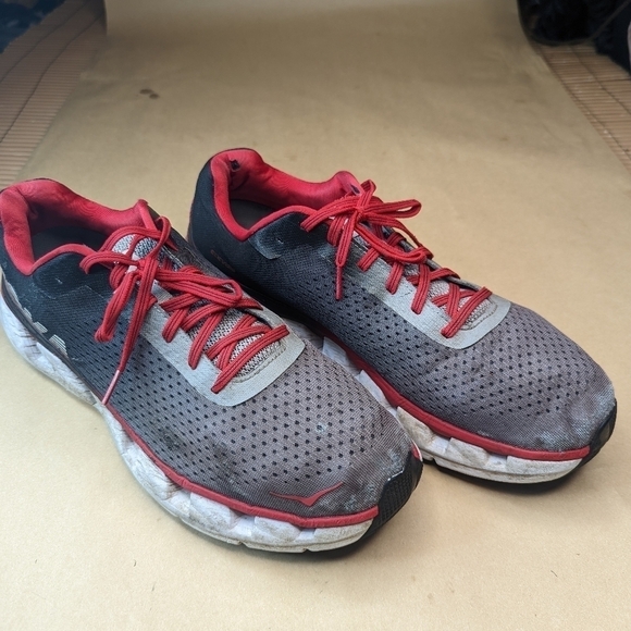 Hoka One One Elevon men's sz 13 running cross training ,  Grey/blk /red. Some fa - Picture 3 of 9